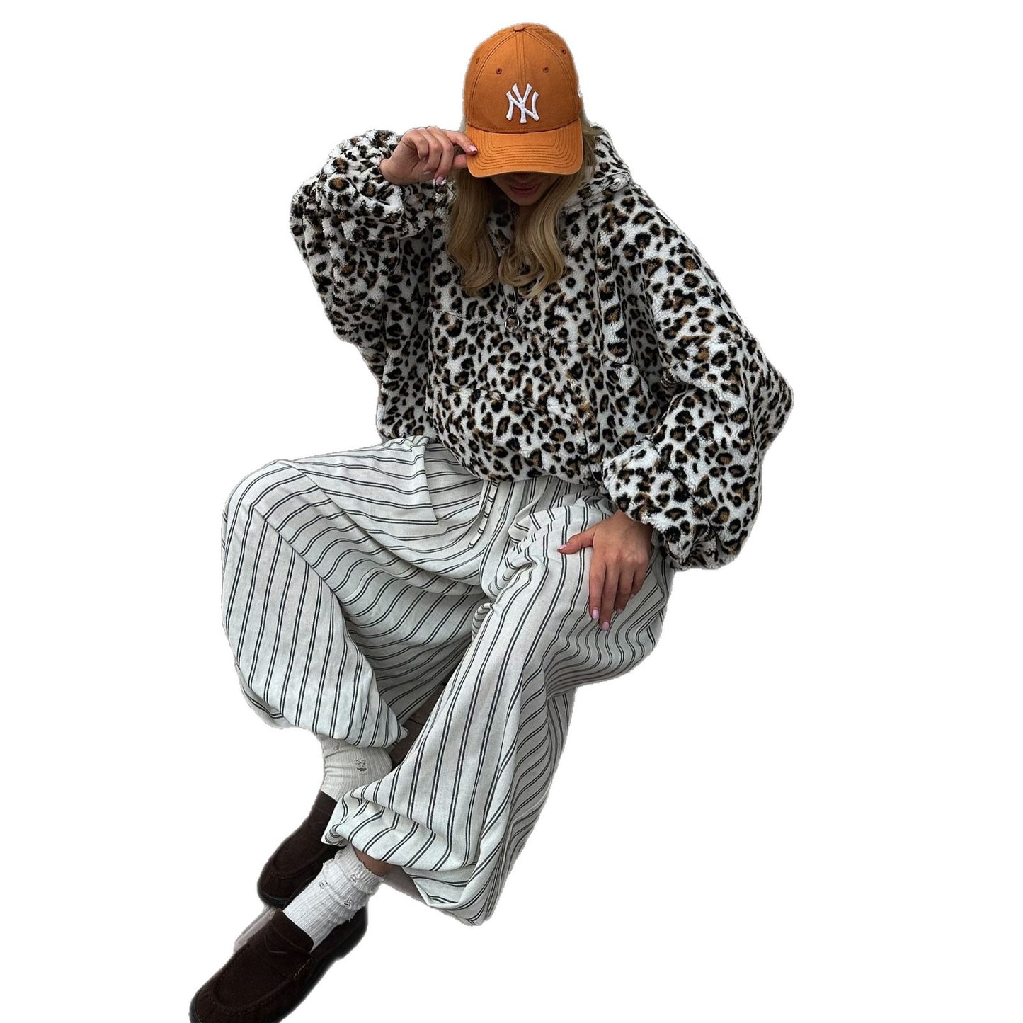 Dames Hoodie doux en motif léopard Chic und Stil