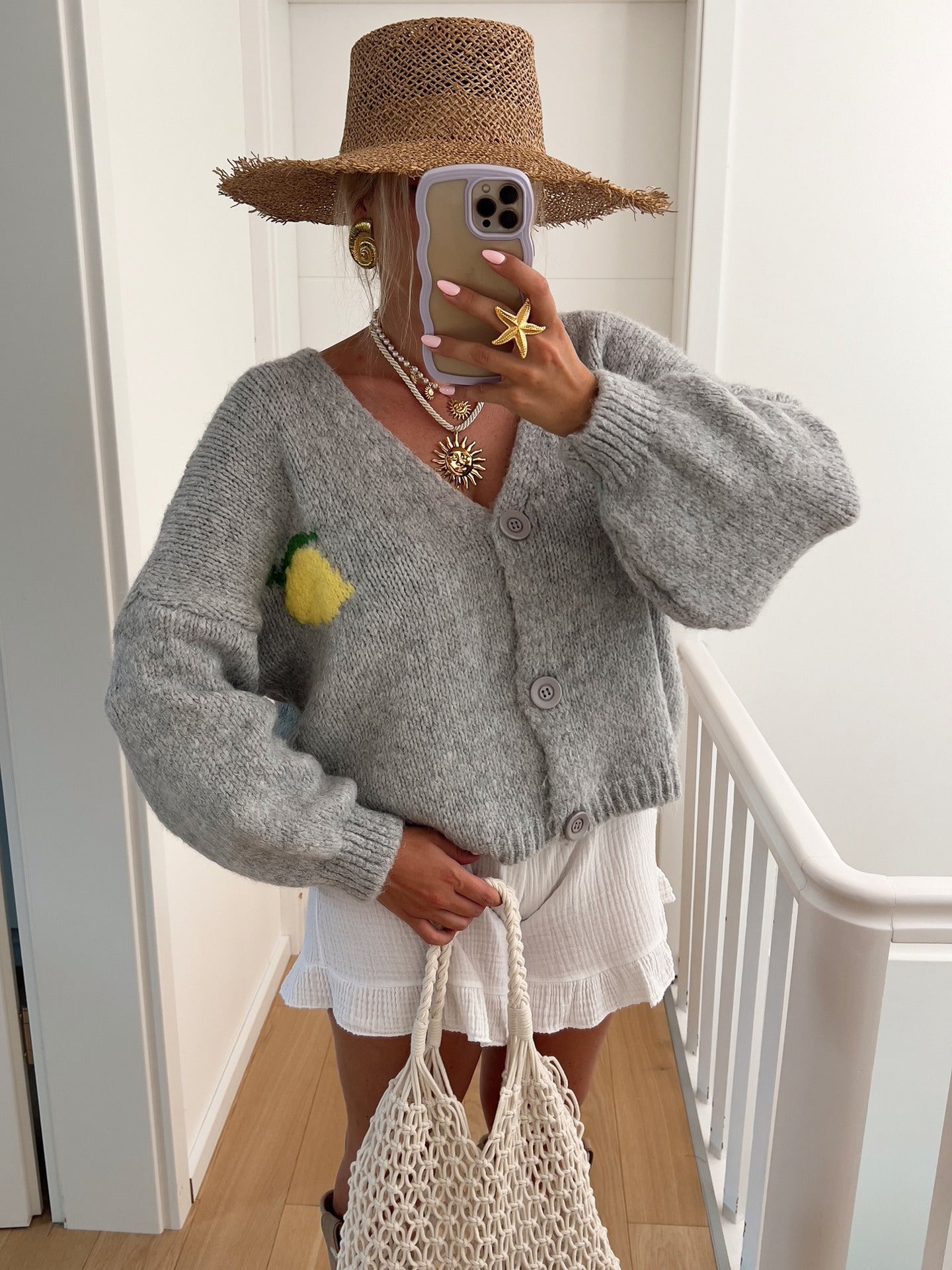 Cardigan à mailles épaisses pour femmes avec un motif de citron unique et une fermeture à boutons Chic und Stil