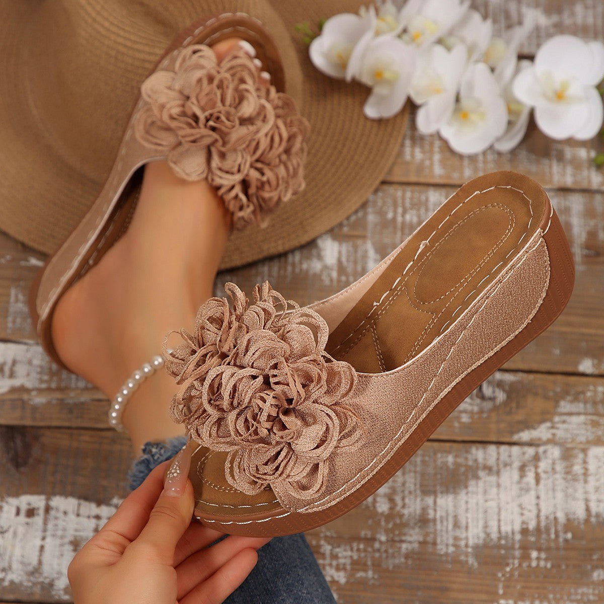 Sandales antidérapantes décorées de fleurs Chic und Stil pour femmes