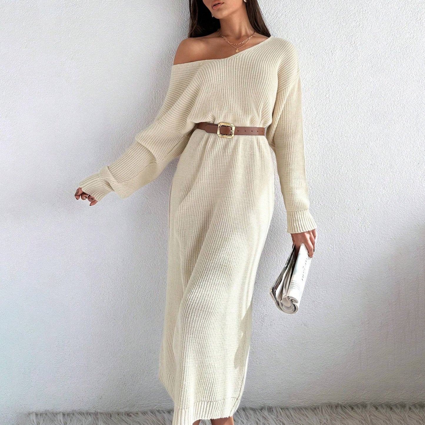 Robe en tricot décontractée pour femmes avec une coupe asymétrique et une ceinture élégante Chic und Stil