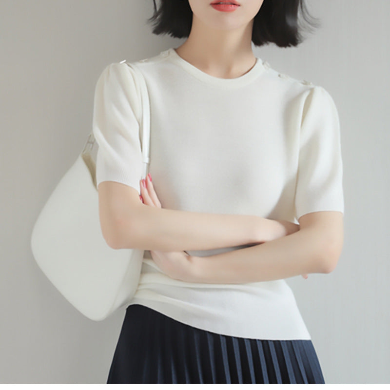 Haut en tricot à manches courtes pour femmes avec accents de boutons Chic und Stil