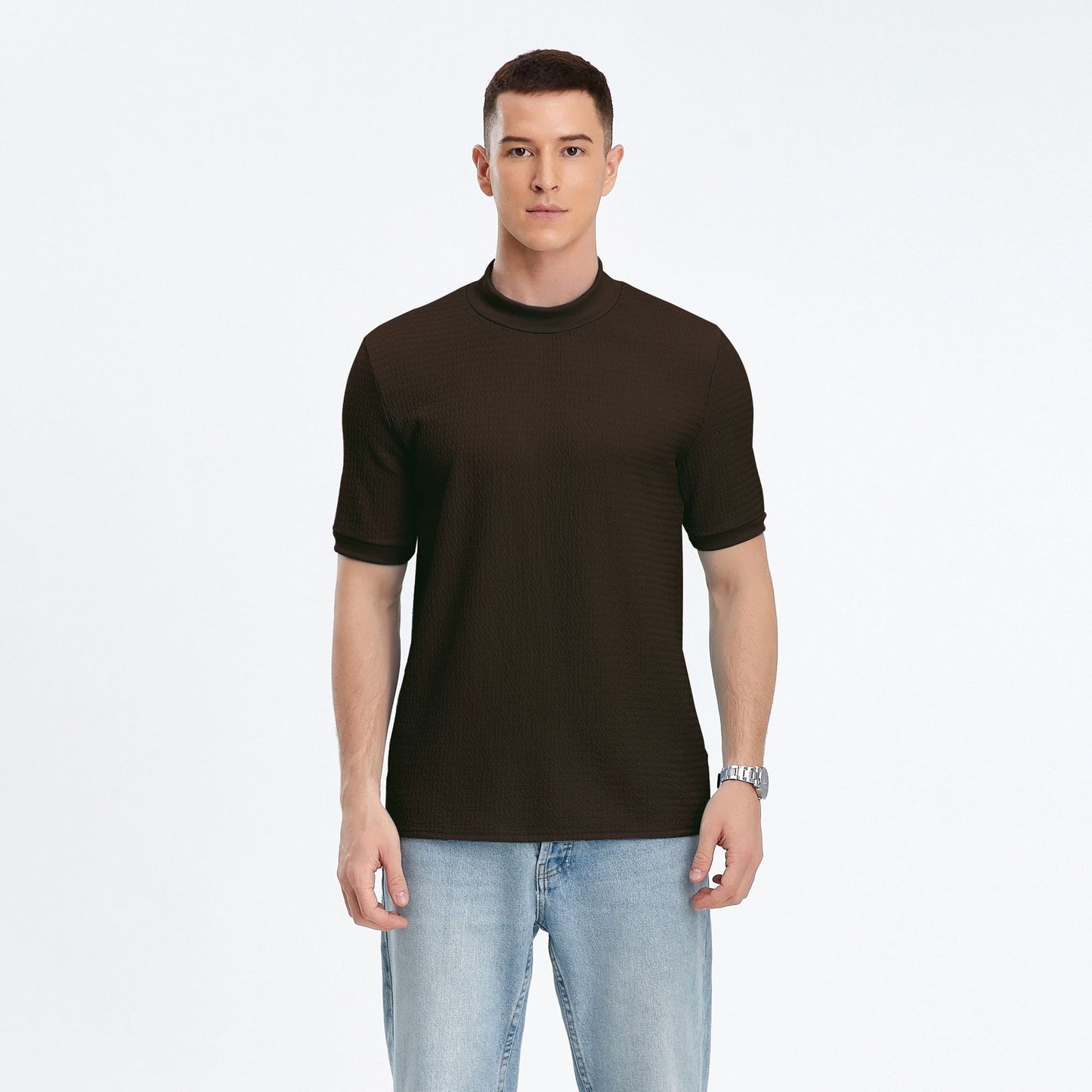 Haut à manches courtes pour hommes avec col montant moderne et tissu texturé Chic und Stil