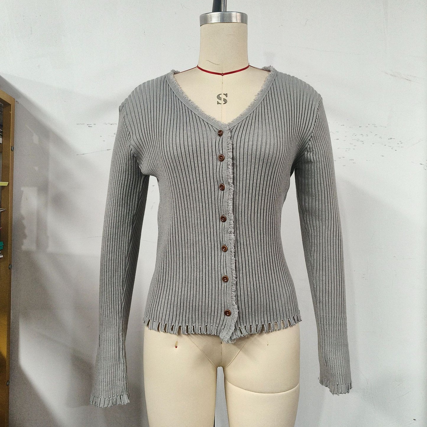 Cardigan décontracté pour femmes avec ouverture à boutons et ourlet raffiné Chic und Stil