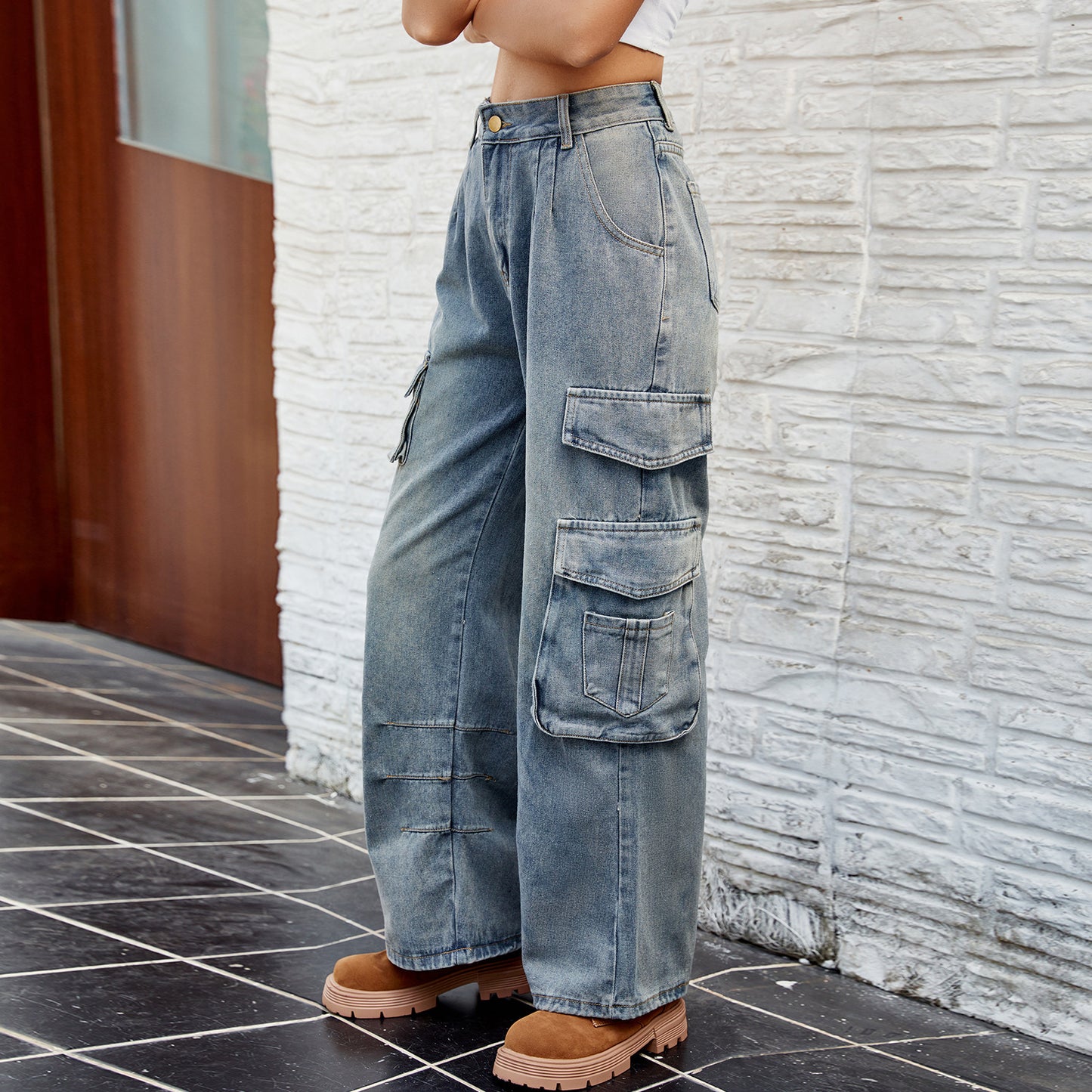 Feminine cargo pants in a relaxed, wide fit with practical side pockets Chic und Stil