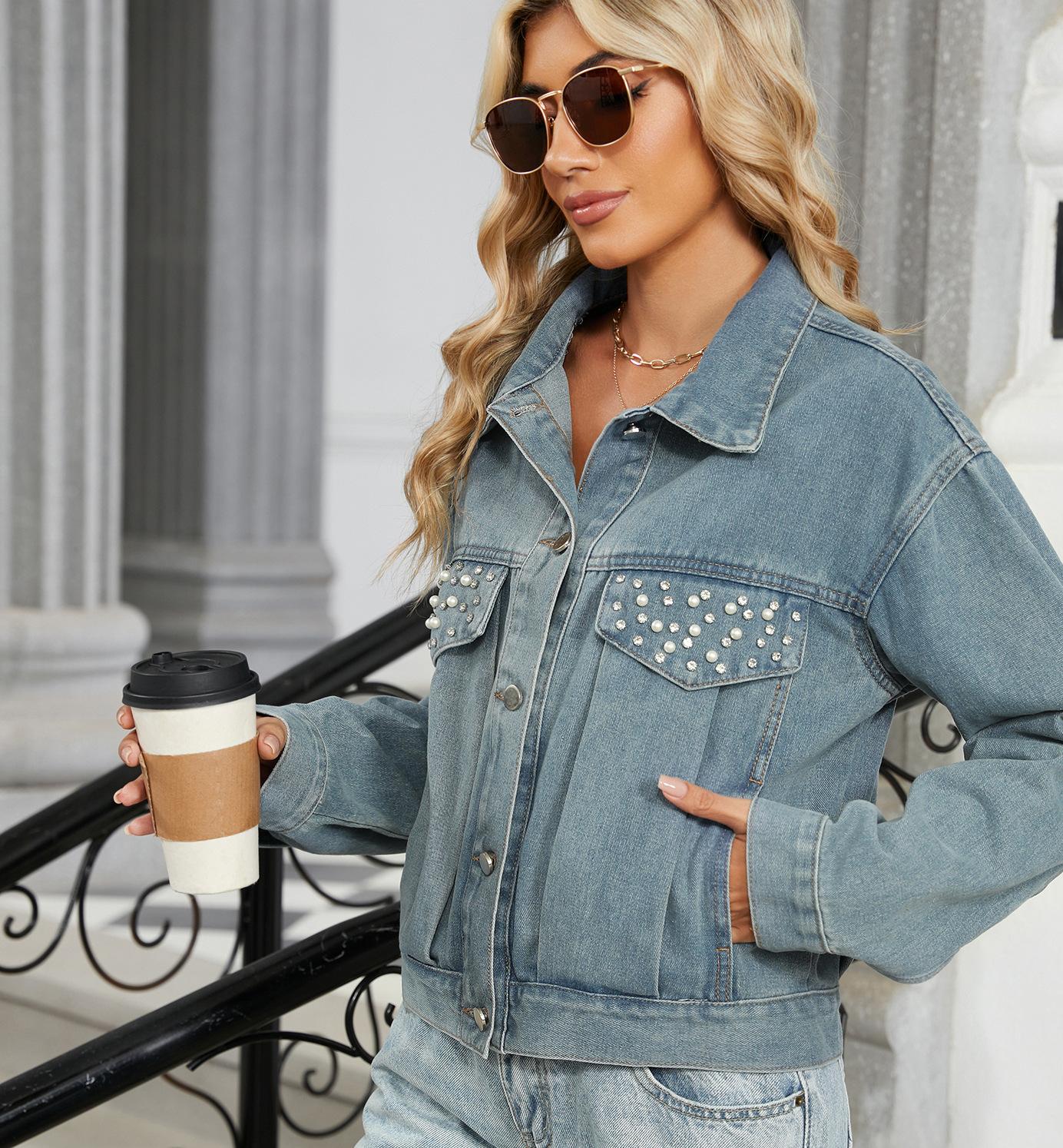 Veste en denim pour femmes avec des strass scintillants et une coupe moderne Chic und Stil