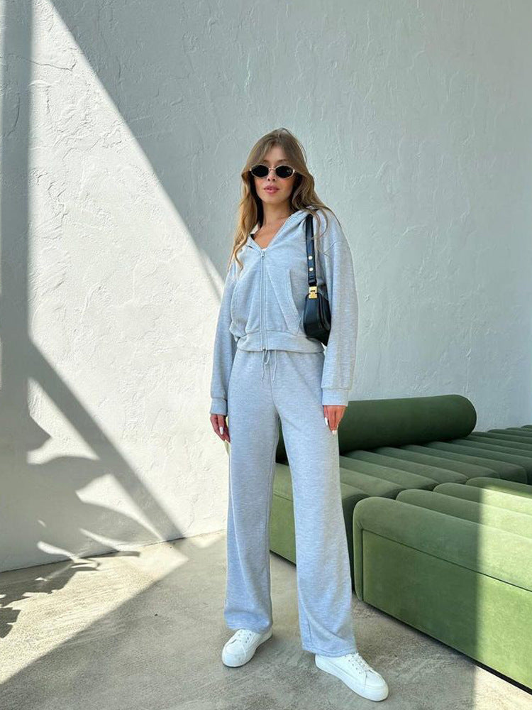 Comfortable lounge set for women with hooded top and loose pants Chic and Style