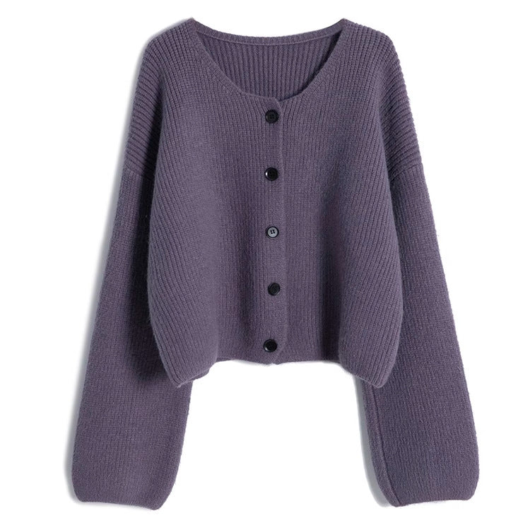 Cardigan court tendance pour femmes avec une fine structure côtelée et des détails de boutons Chic und Stil