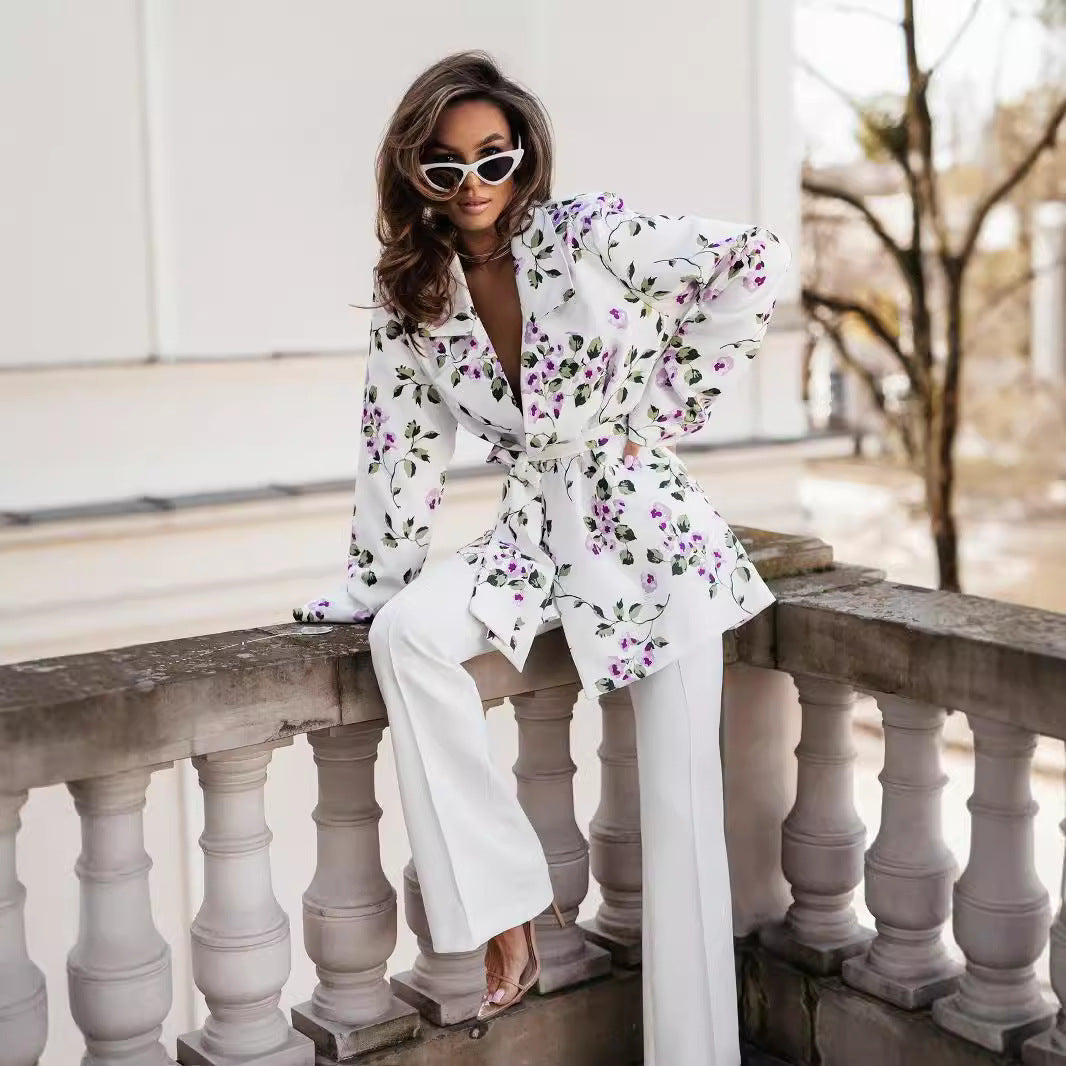 Blouse enveloppe pour femmes avec un élégant motif léopard et de longues manches bouffantes Chic und Stil