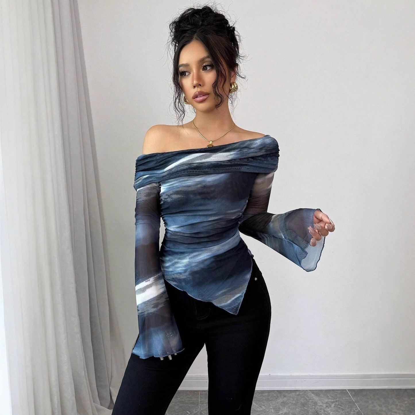 Chemisier femme à épaules dénudées avec des éléments transparents floraux et une coupe asymétrique Chic und Stil