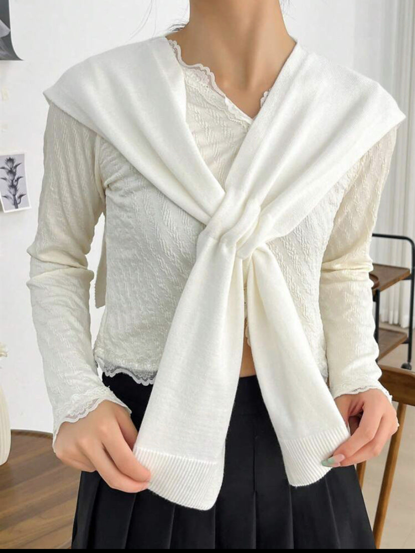 Trendy knitted scarf for women with bow detail Chic und Stil