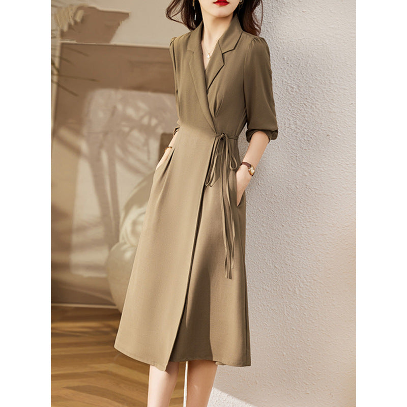 Robe midi ajustée pour femmes avec détail de poche Chic und Stil