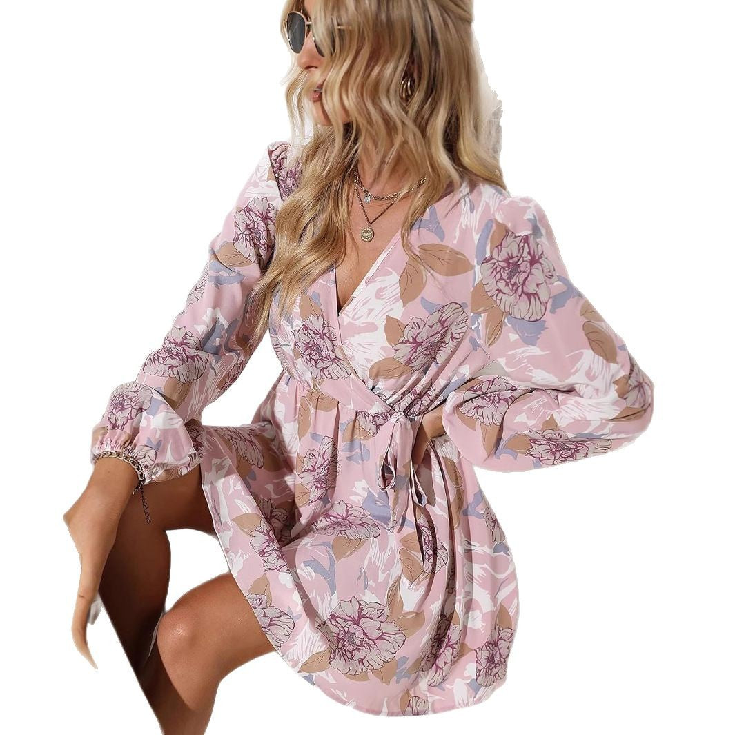 Robe portefeuille pour femmes avec des manches volumineuses et un design floral Chic und Stil