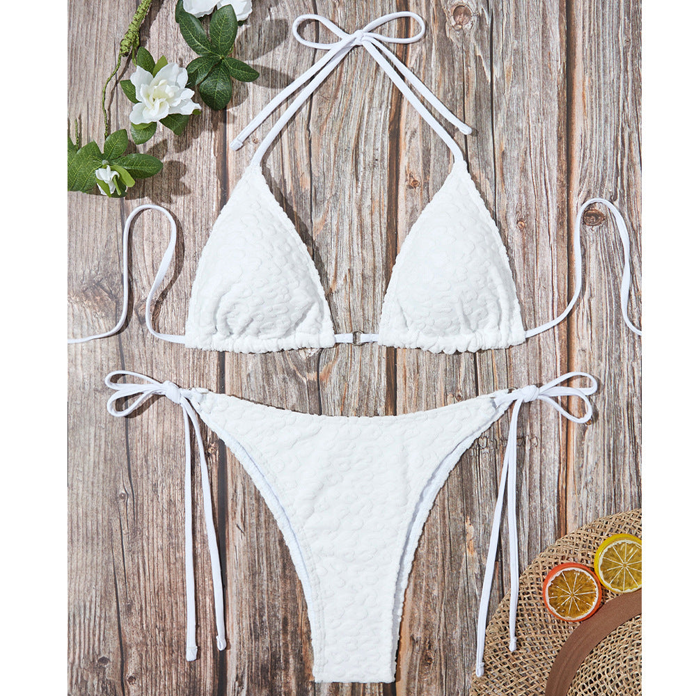 Bikini triangle femme avec un design de volants décoratifs et des liens ajustables Chic und Stil