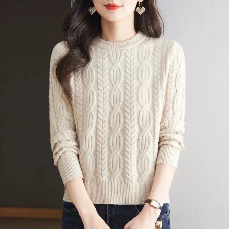 Pull en tricot pour femmes avec motif en relief et col montant Chic und Stil