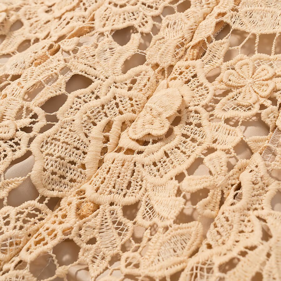 Robe d'été en dentelle pour femmes avec un design de bretelles délicat Chic und Stil
