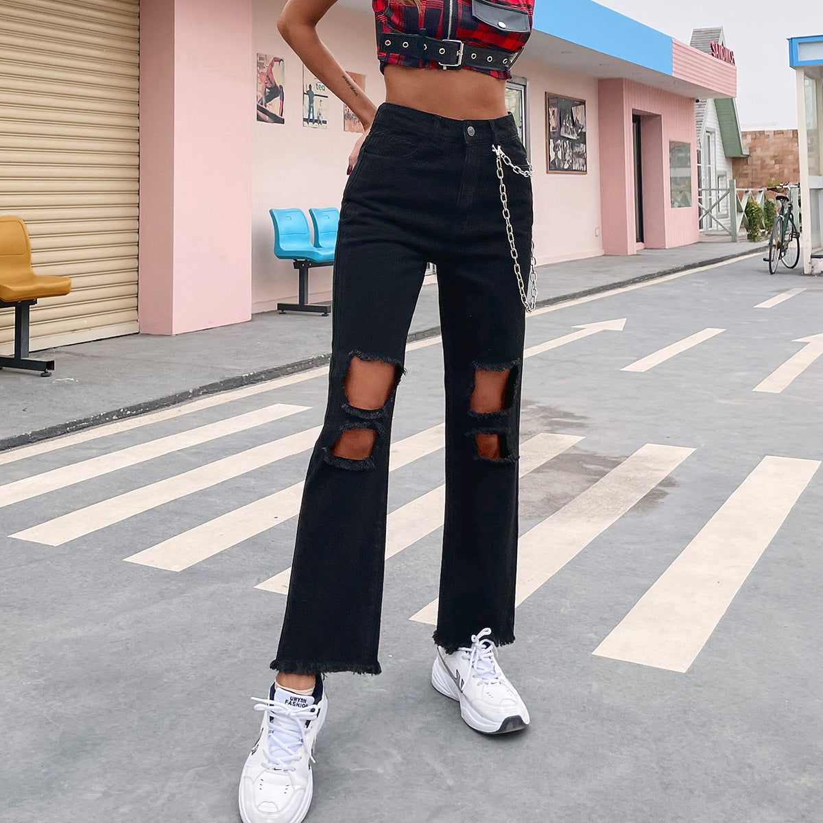 Jeans détruits pour femmes avec poches décontractées et détail chaîne à la mode Chic und Stil