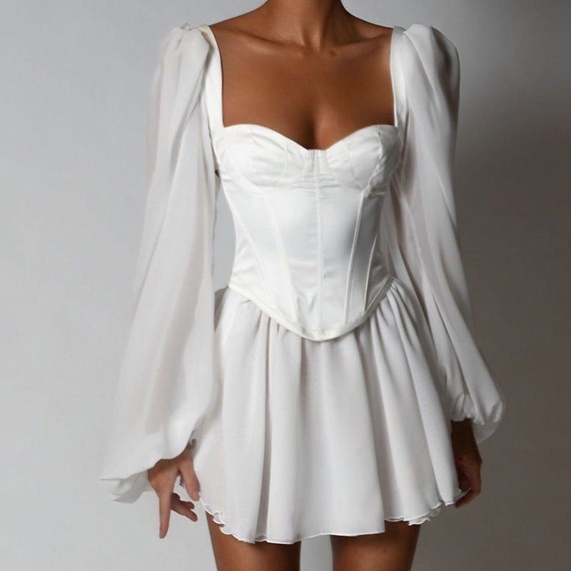 Robe mini ludique pour femmes avec un haut bustier élégant et des manches volumineuses Chic und Stil