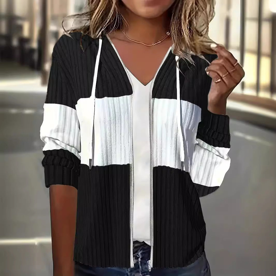 Veste de loisirs pour femmes avec motif à côtes texturé et capuche Chic und Stil