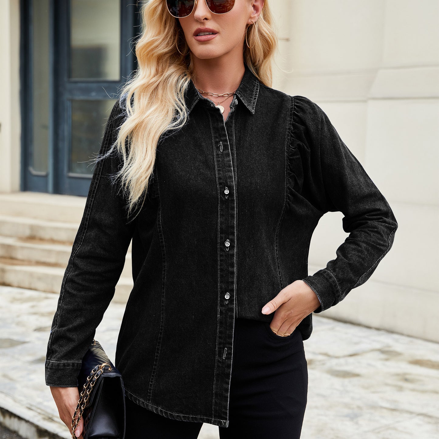 Blouse en denim pour femmes avec des détails en volants et une coupe cintrée Chic und Stil