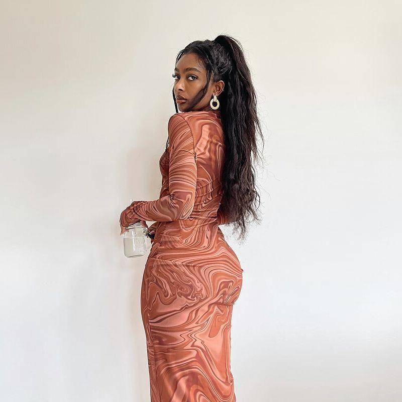 Robe élégante à manches longues pour femmes avec un motif marbré moderne et une coupe cintrée Chic und Stil