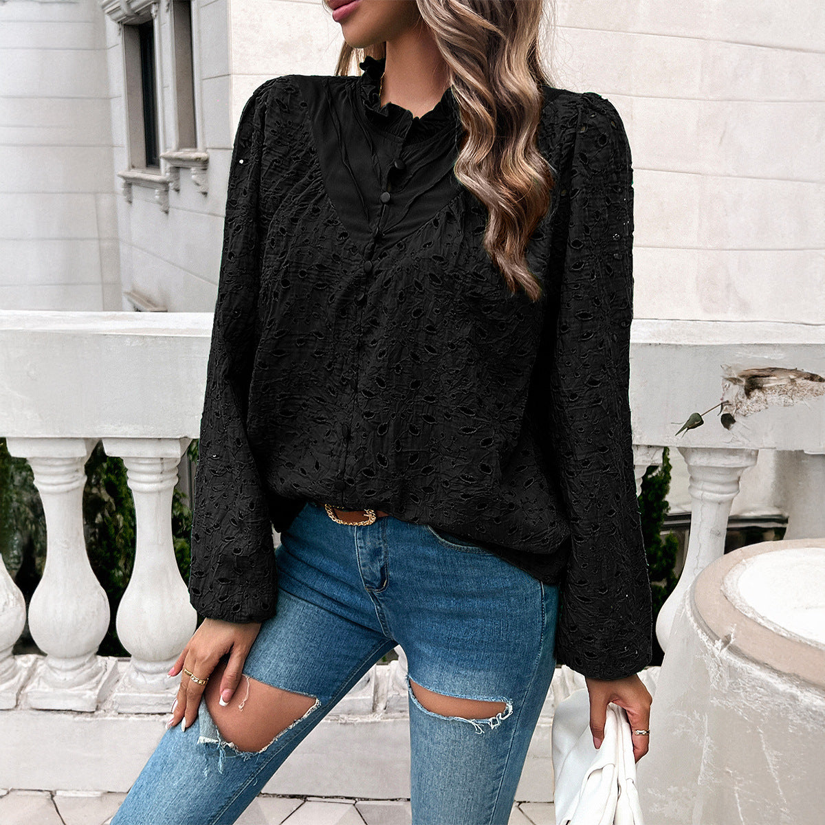 Blouse féminine tendance avec des broderies en dentelle florales et des détails de volants Chic und Stil