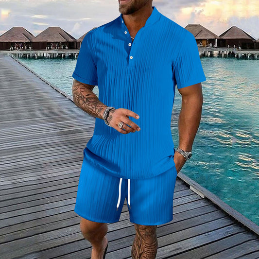Chemise décontractée à manches courtes pour hommes avec design plissé et shorts assortis Chic und Stil
