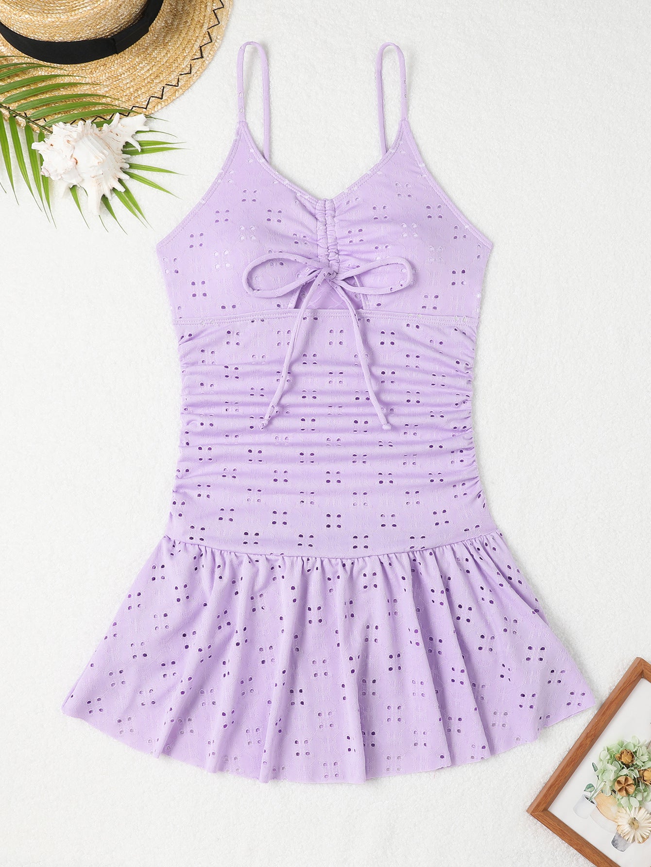 Maillot de bain femme avec un design élégant à volants et de délicats détails en découpe Chic und Stil