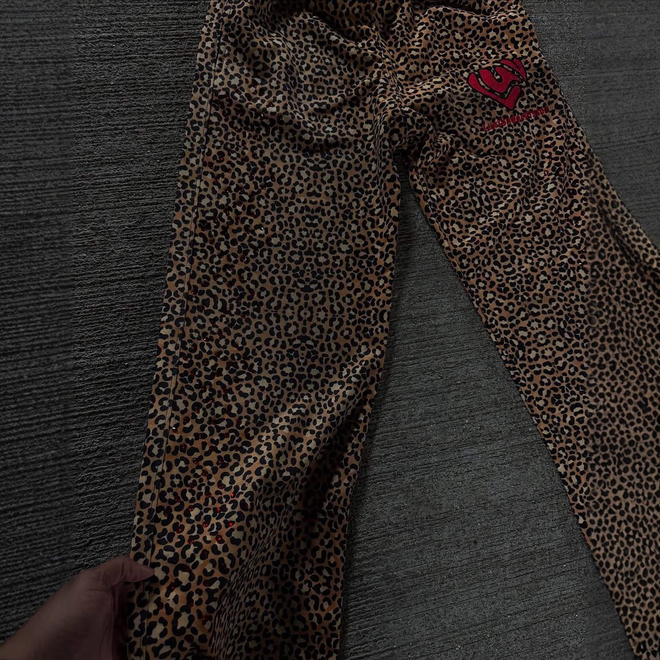 Pantalon de loisirs féminin à motif léopard avec coupe décontractée Chic und Stil