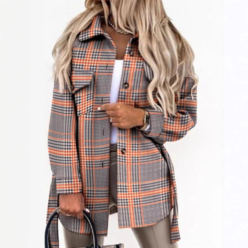 Chemise d'extérieur à carreaux pour femmes avec une coupe légère et des poches pratiques Chic und Stil