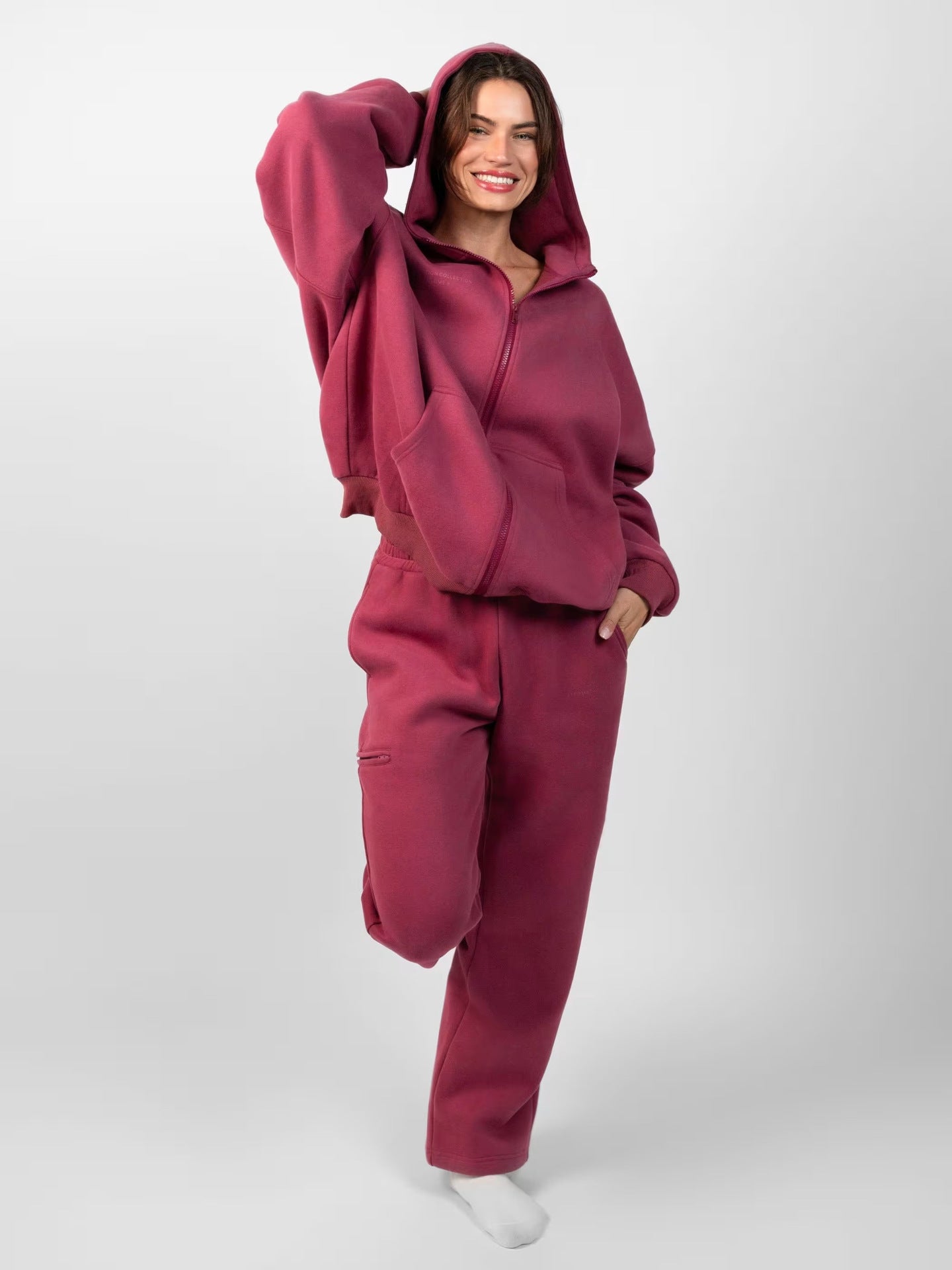 Femmes pull à capuche oversized à la mode avec pantalon de jogging assorti Chic und Stil