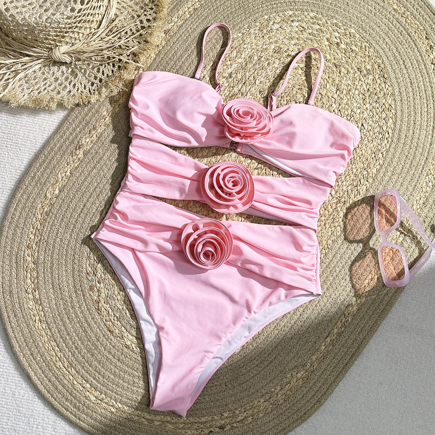 Maillot de bain élégant pour femmes avec des applications florales raffinées Chic und Stil