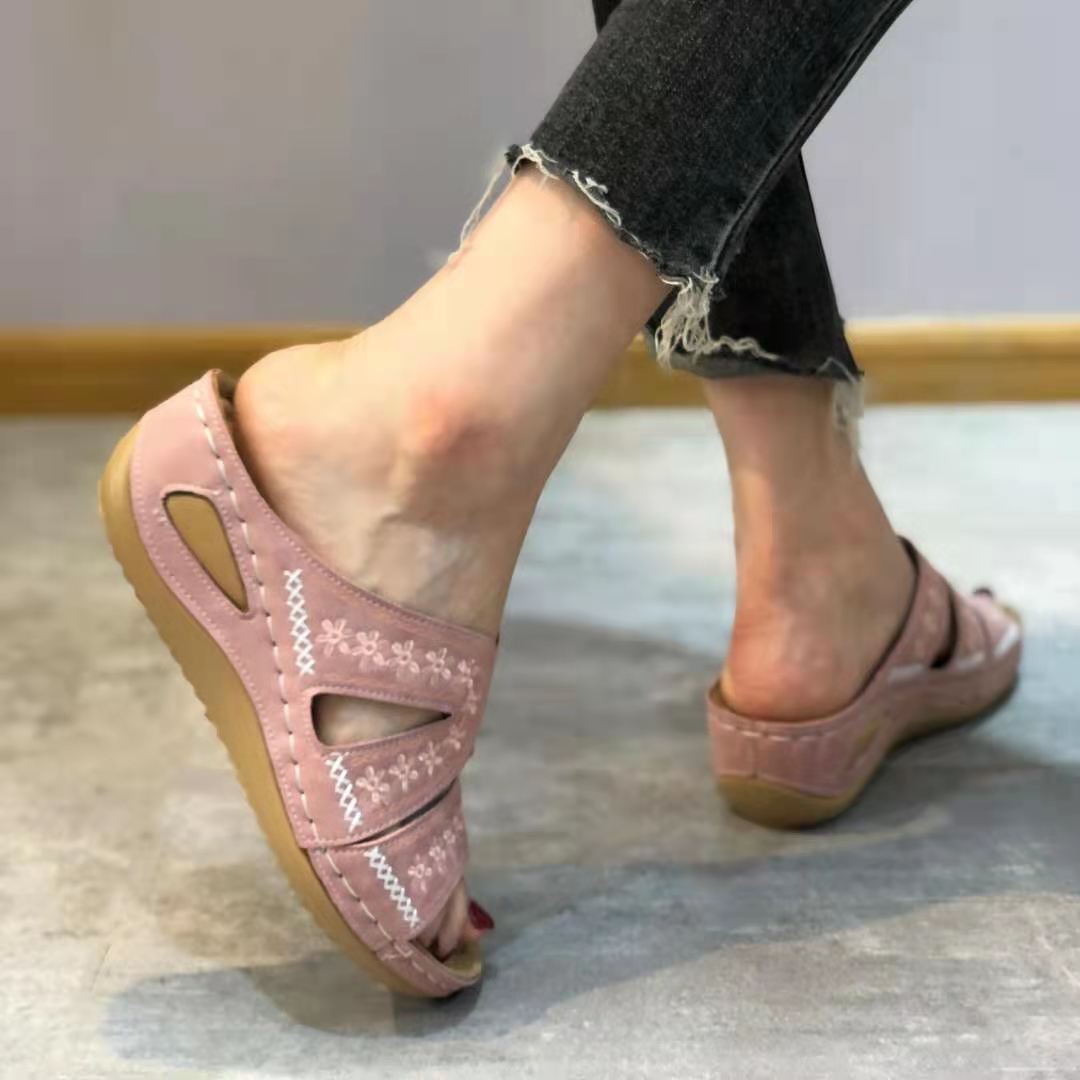 Sandales à lanières confortables pour femmes avec design floral et semelle anatomique Chic und Stil