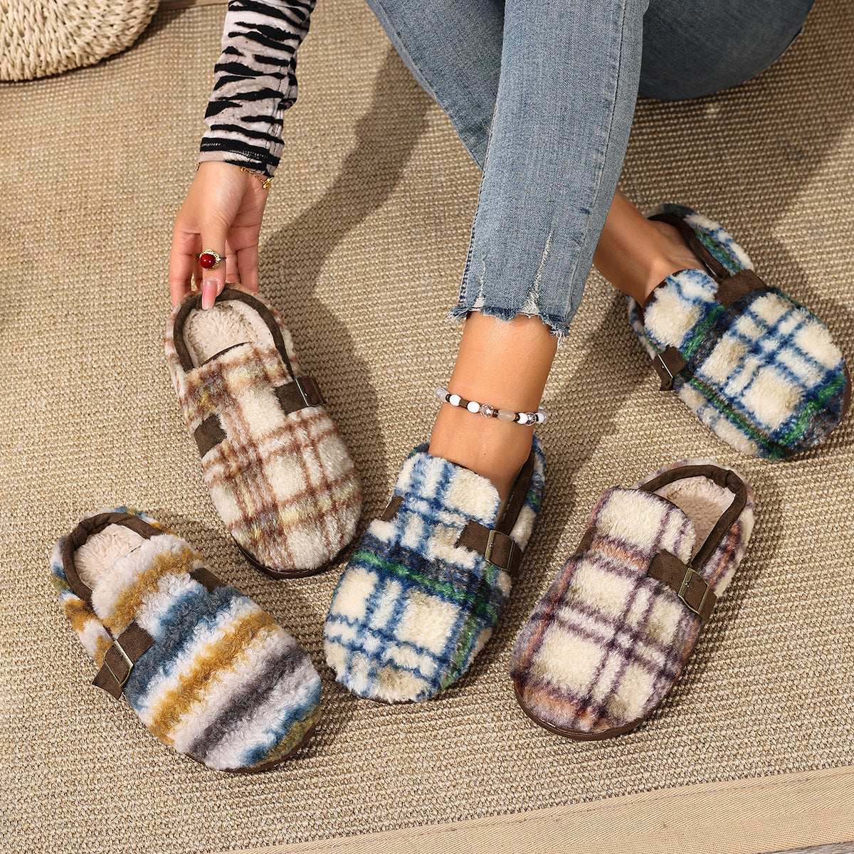 Chaussons d'intérieur chauds pour femmes avec motif à carreaux et semelle confortable Chic und Stil