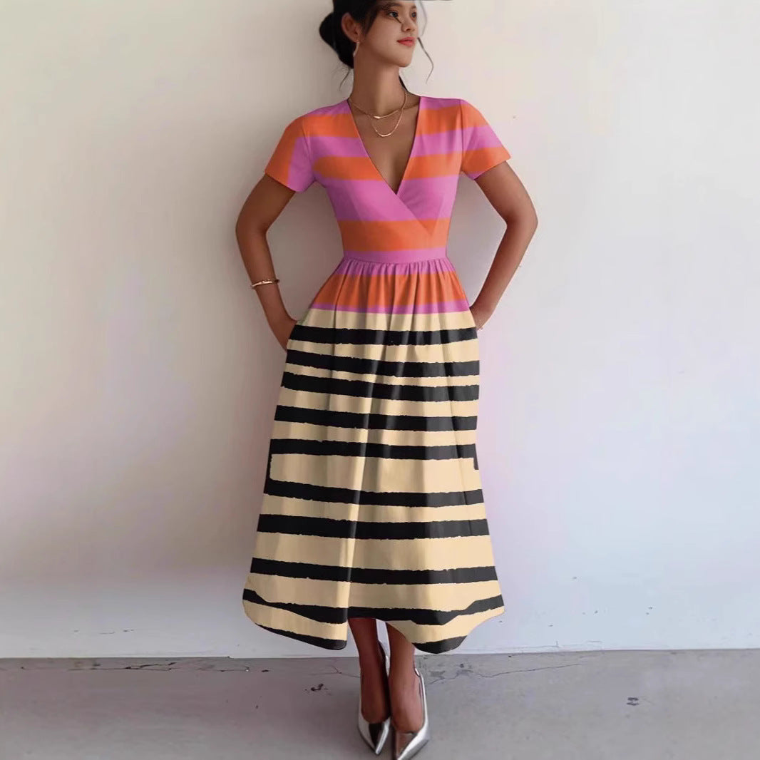Robe maxi femme avec décolleté en V profond et motif rayé à la mode Chic und Stil
