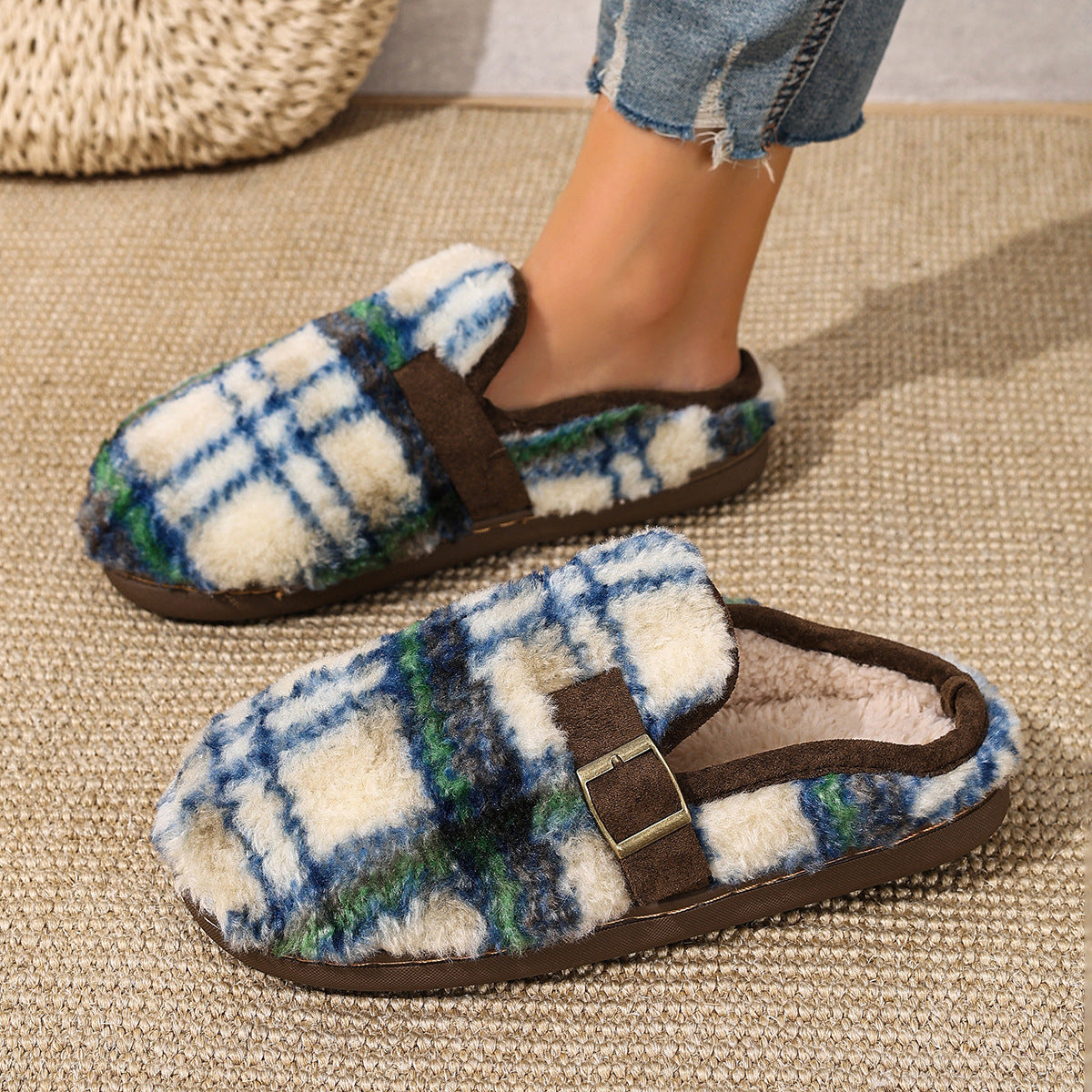 Chaussons d'intérieur chauds pour femmes avec motif à carreaux et semelle confortable Chic und Stil