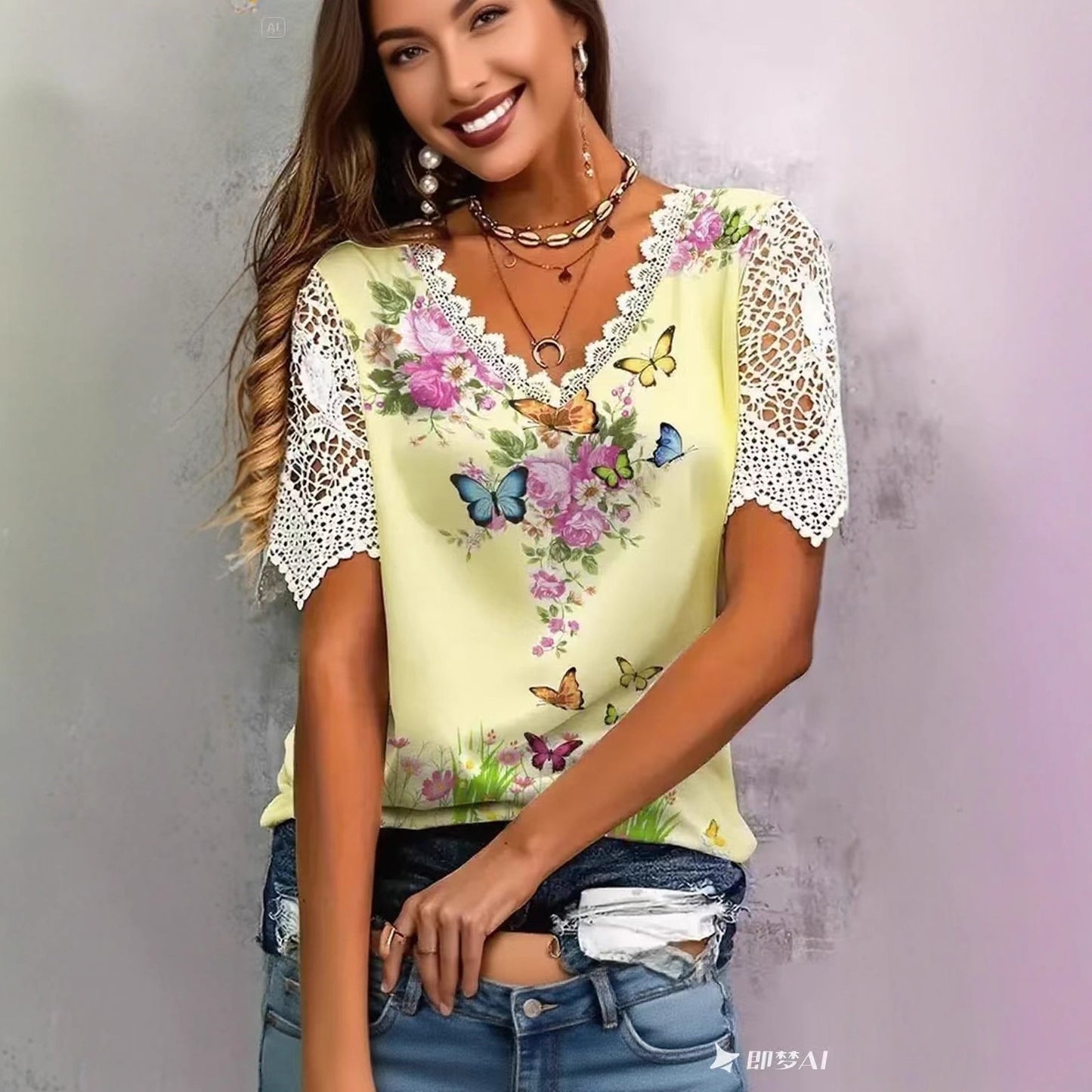 Blouse femme avec dentelle florale et imprimé papillon ludique Chic und Stil