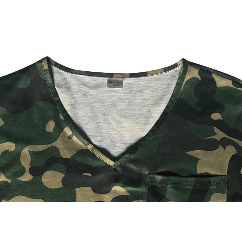 T-Shirt à manches courtes pour hommes avec col en V et design camouflage Chic und Stil