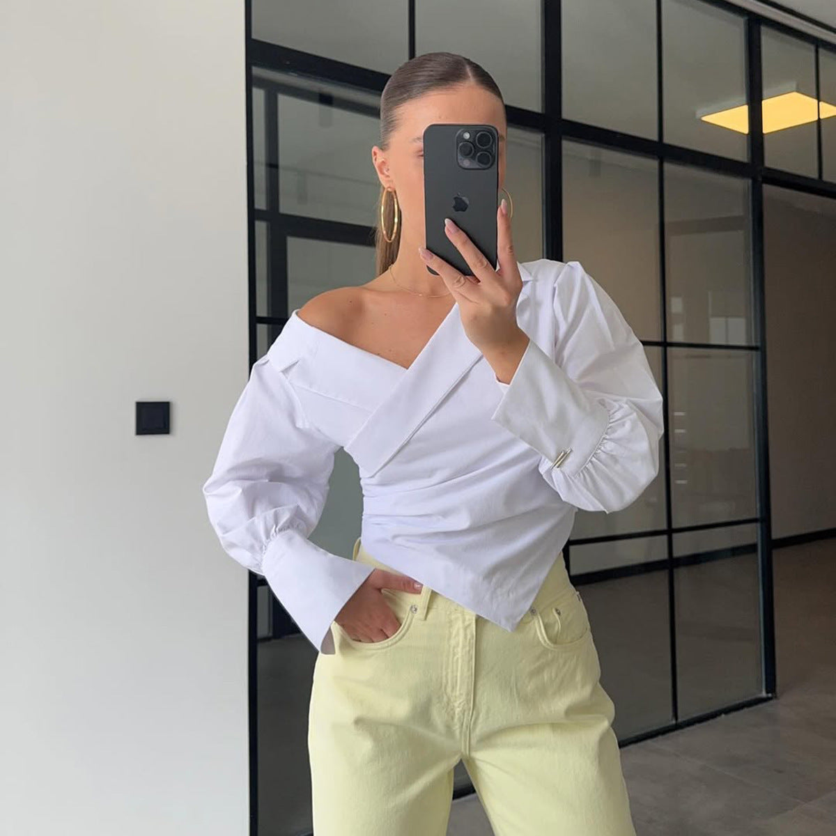 Blouse élégante à enrouler pour femmes avec coupe asymétrique et manches bouffantes Chic und Stil
