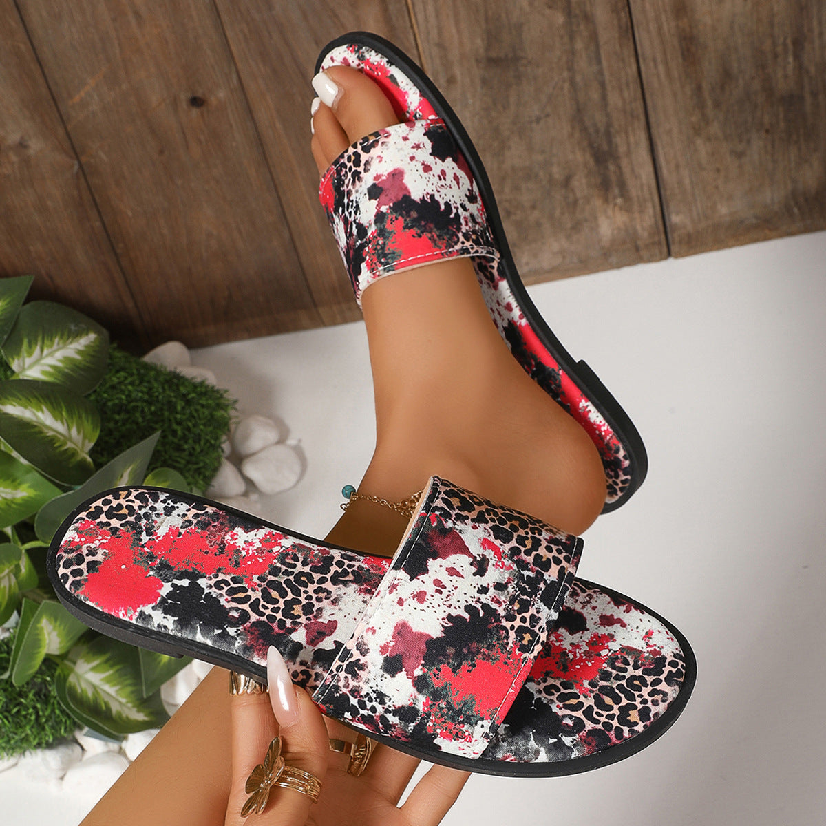 Sandales tendance pour femmes avec un motif léopard excitant et une semelle antidérapante Chic und Stil