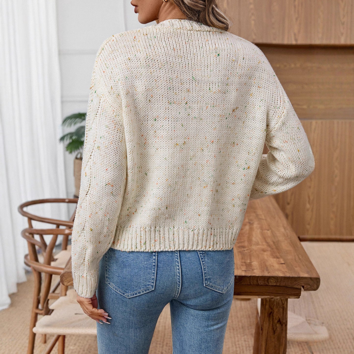 Dame cardigan avec motif en torsades et encolure ornée de boutons Chic und Stil