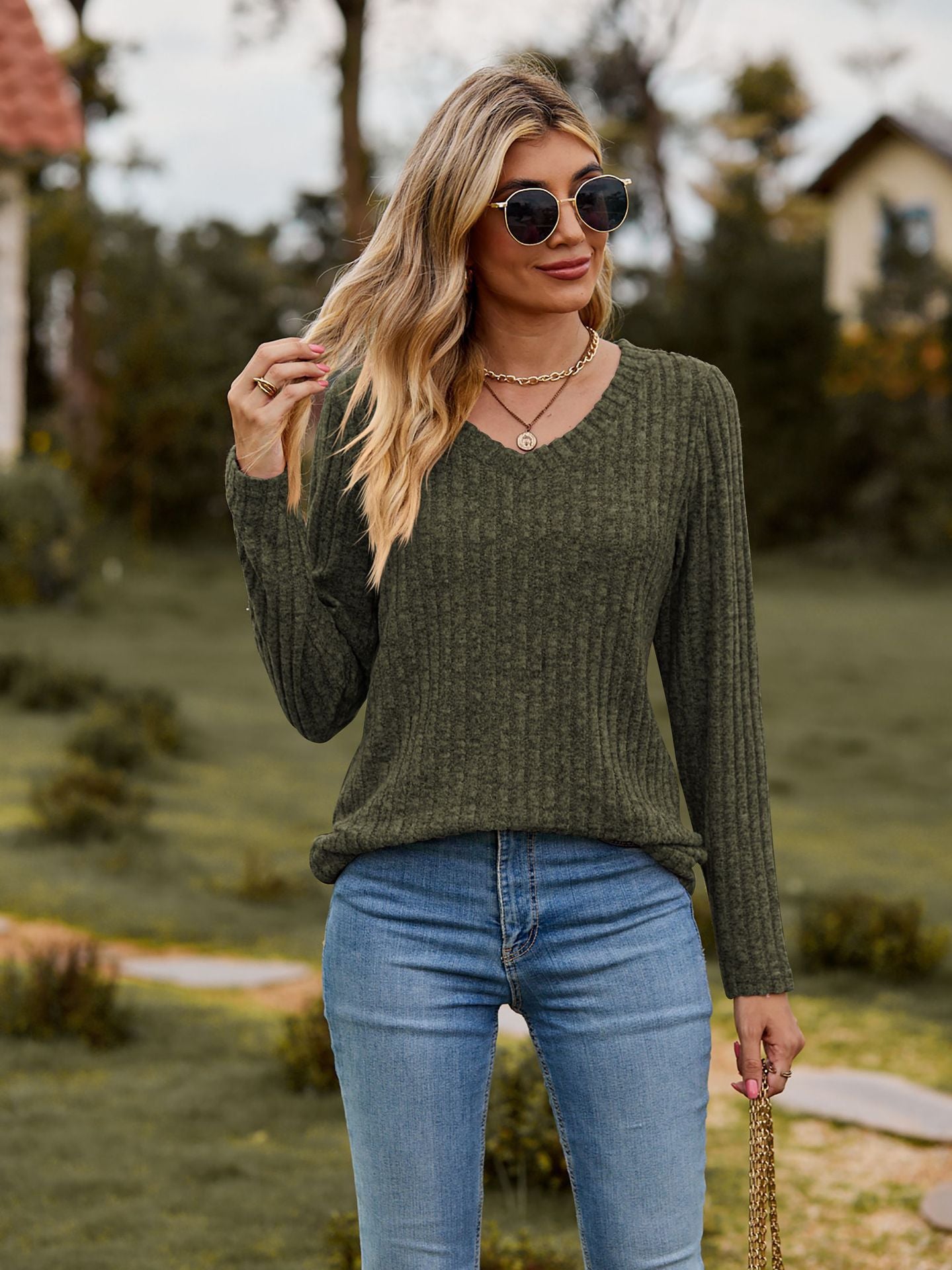 Pull femme confortable avec design côtelé et décolleté en V Chic und Stil