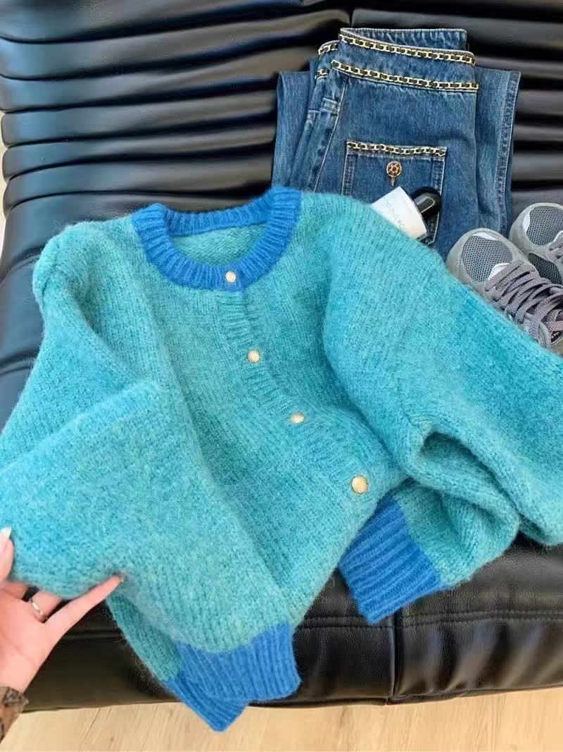 Cardigan tricoté pour dames avec des boutons décoratifs en perles Chic und Stil