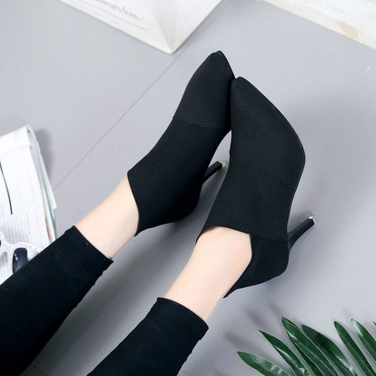 Bottes élégantes pour femmes avec un bout pointu et un matériau supérieur extensible à la mode Chic und Stil