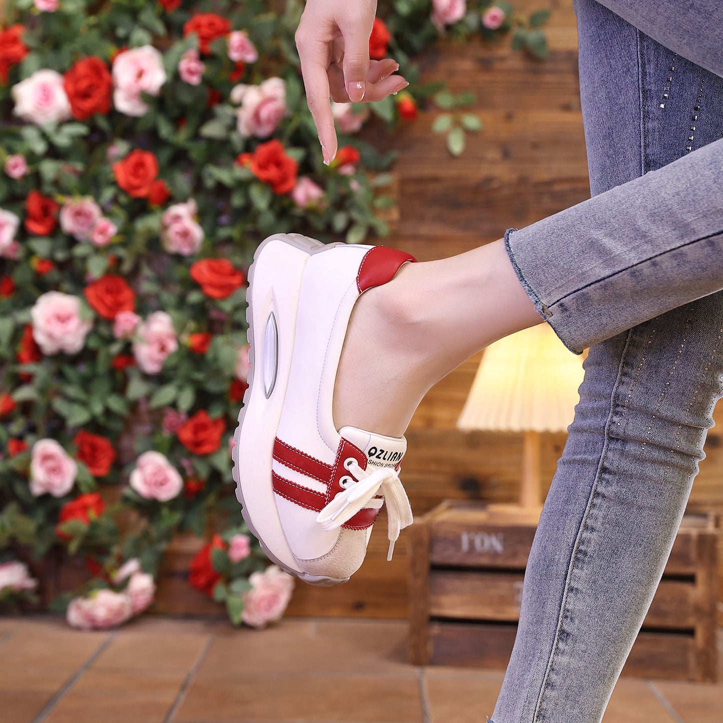 Baskets confortables pour dames dans un mélange à la mode de cuir et de textile Chic und Stil