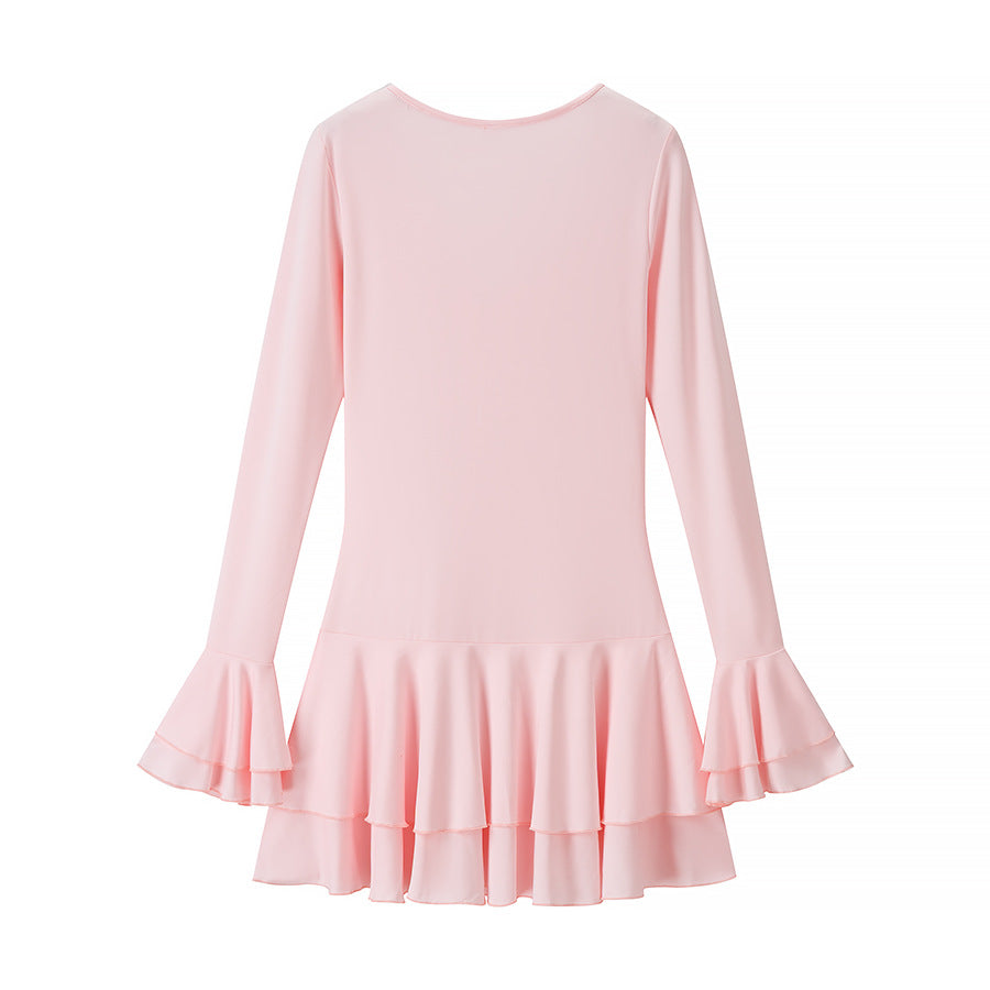 Robe chemise pour femmes avec une volumineuse bordure à volants et un élégant détail de boutons Chic und Stil