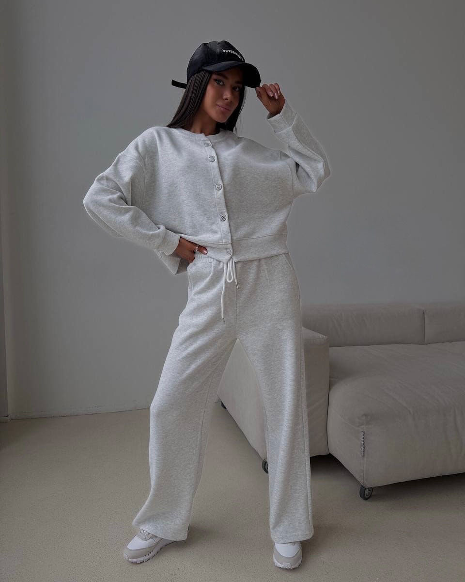Pull-over décontracté pour femmes avec boutons et pantalon de jogging confortable Chic und Stil