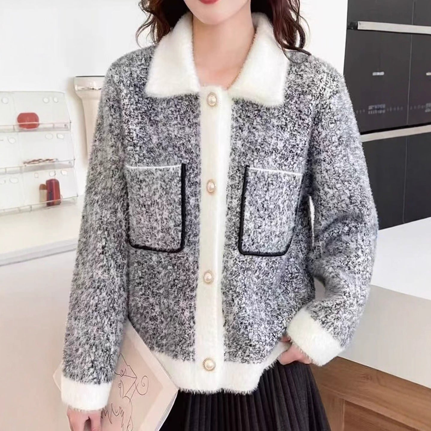 Dames Pull-over moelleux avec poches et col contrastants Chic und Stil