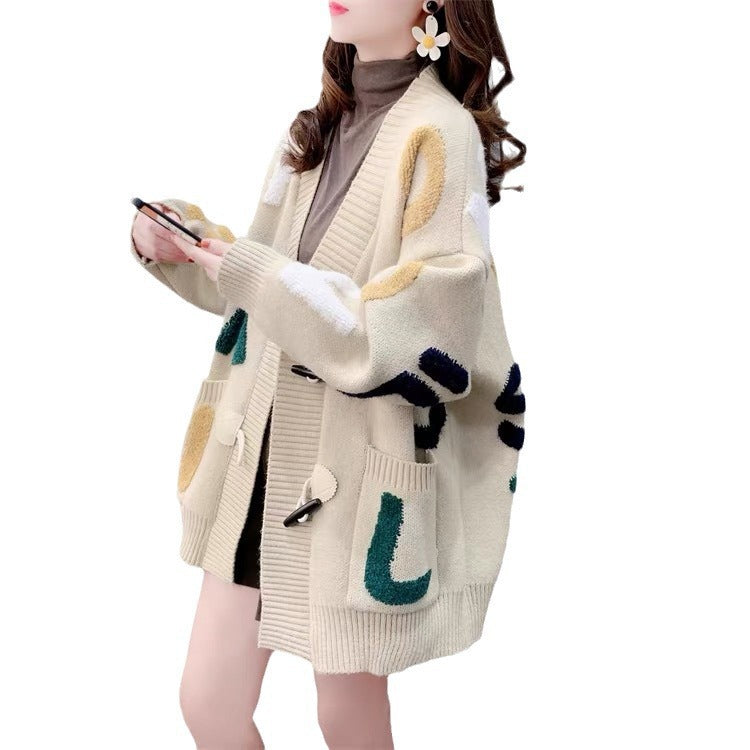 Cardigan en tricot épais pour dames avec des applications créatives et de grandes poches Chic und Stil