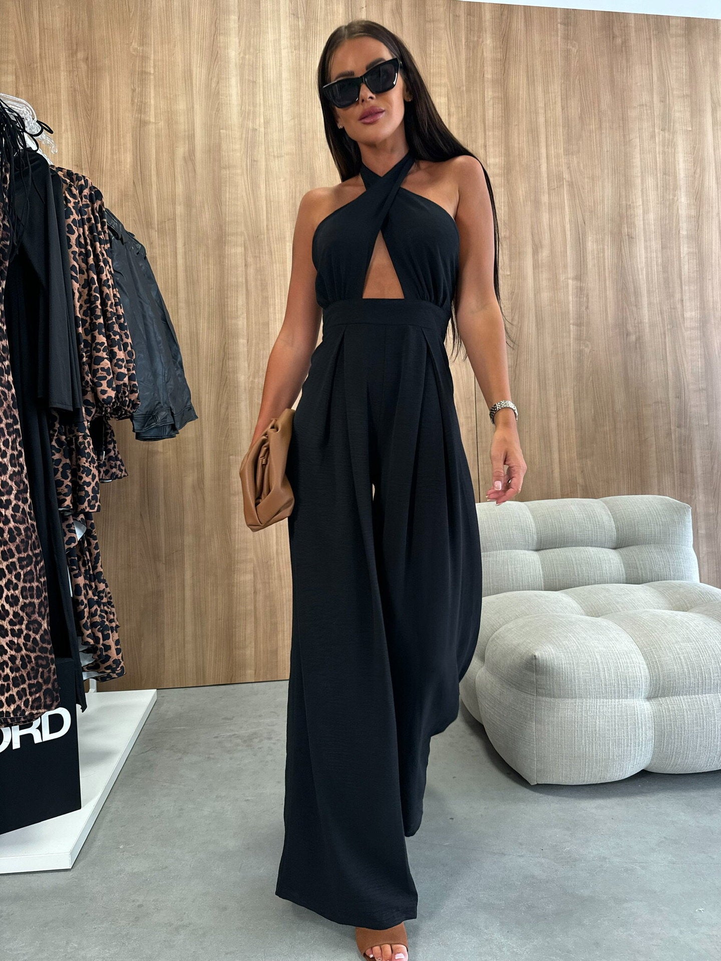 Combinaison à dos nu découpé à jambes larges Chic und Stil
