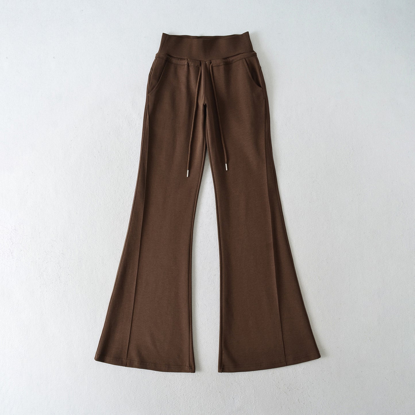 Women’s flared lounge pants with a high waist and practical side pockets Chic and Style